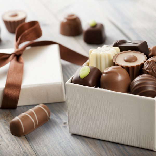 Ręcznie robione cukierki czekoladowe z polewą