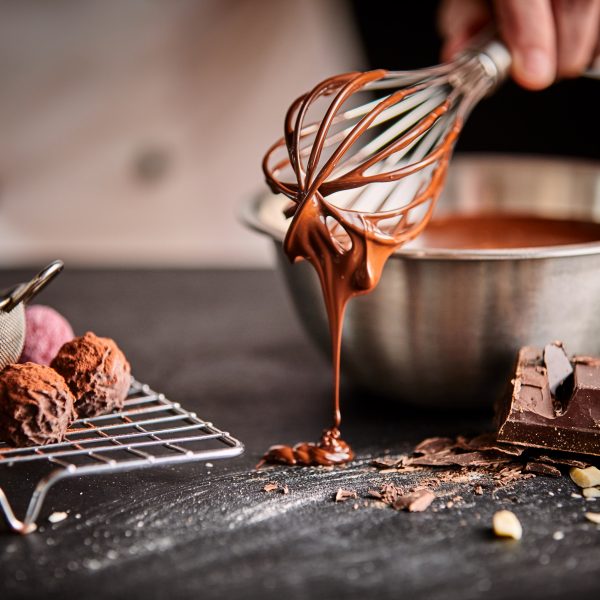 Truffes au chocolat et pâte à gâteau au chocolat et au sucre