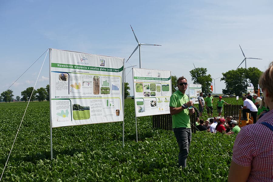 Südzucker Employee explaining sustainable farming principles to visitors of Sustainable Farming Day in Poland